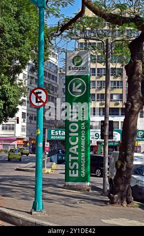 RIO DE JANEIRO, BRASILIEN - 31. August 2024: Rotierendes und monatliches Parksystem in Tijuca Stockfoto