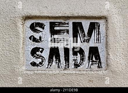 Schild mit der Sackgasse in Tijuca, Rio de Janeiro, Brasilien Stockfoto