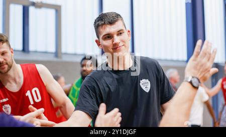 Würzburg, Deutschland. September 2024. Im Bild: David Pisic (Würzburg Baskets) 05.09.2024, FIT/One Würzburg Baskets vs. PS Karlsruhe LIONS, Vorbereitungsspiel, Deutschland, Würzburg, Trainingszentrum, Quelle: dpa/Alamy Live News Stockfoto