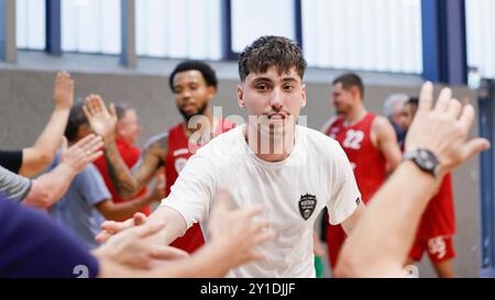 Würzburg, Deutschland. September 2024. Im Bild: Julius Boehmer (Würzburg Baskets) 05.09.2024, FIT/One Würzburg Baskets vs. PS Karlsruhe LIONS, Vorbereitungsspiel, Deutschland, Würzburg, Trainingszentrum, Quelle: dpa/Alamy Live News Stockfoto