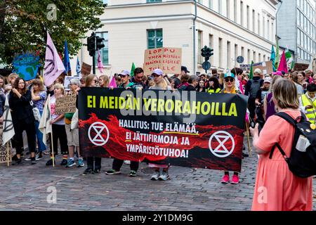 Demonstration des Siedepunkts (Kiehumispiste) der Extinction Rebellion Finland (Elokapina) in Helsinki, Finnland am 3. September 2024. Stockfoto