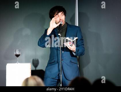 Marcel Lucont, Stand Up Comedian, Balls Out Comedy Club, Southend-on-Sea, Essex © Clarissa Debenham (Film Free Photography) / Alamy Stockfoto