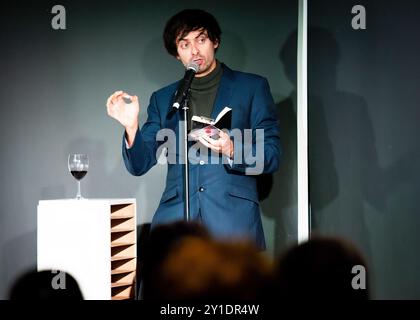 Marcel Lucont, Stand Up Comedian, Balls Out Comedy Club, Southend-on-Sea, Essex © Clarissa Debenham (Film Free Photography) / Alamy Stockfoto