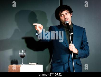 Marcel Lucont, Stand Up Comedian, Balls Out Comedy Club, Southend-on-Sea, Essex © Clarissa Debenham (Film Free Photography) / Alamy Stockfoto