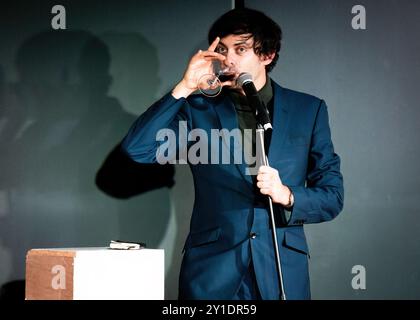 Marcel Lucont, Stand Up Comedian, Balls Out Comedy Club, Southend-on-Sea, Essex © Clarissa Debenham (Film Free Photography) / Alamy Stockfoto