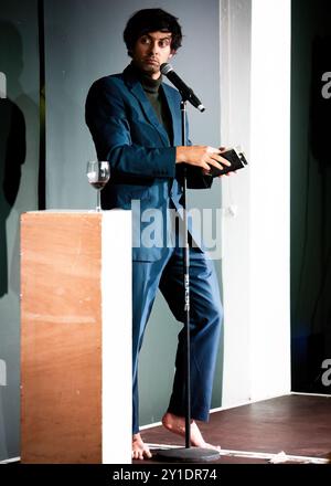 Marcel Lucont, Stand Up Comedian, Balls Out Comedy Club, Southend-on-Sea, Essex © Clarissa Debenham (Film Free Photography) / Alamy Stockfoto