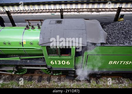 LNER Thompson Klasse B1 Nr. 61306 Mayflower am Bahnhof Kingswear nach Ankunft mit dem englischen Riviera Express. Stockfoto