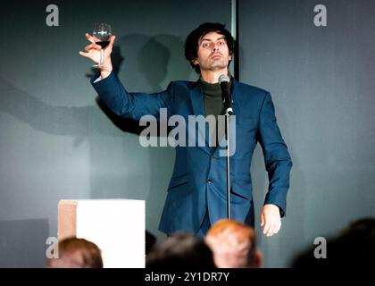 Marcel Lucont, Stand Up Comedian, Balls Out Comedy Club, Southend-on-Sea, Essex © Clarissa Debenham (Film Free Photography) / Alamy Stockfoto