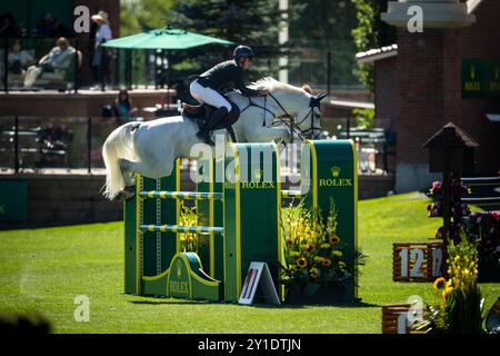 Calgary, Kanada - 5. September 2024. Kristaps Neretnieks aus Lettland Riding Corlansky-Pro tritt bei den Spruce Meadows „Masters“ 2024 in Calgary Alberta an. Stockfoto