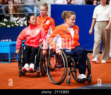 Paris, 6. September 2024, Paralympics Rollstuhl-Tennis-Veranstaltung. Yui Kamiji (JPN), Diede de Groot (NED) und Aniek van Koot (NED) sind in Aktion. (Foto: Frank Molter) Credit: Frank Molter/Alamy Live News Stockfoto