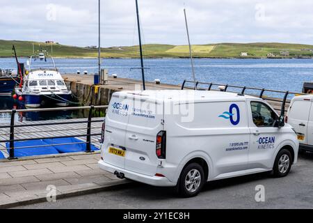 Lerwick, Shetland - 12. Juli 2024: Ocean Kinetik ist Spezialisten für Schiffsarbeiten, Metallarbeiten und -Fertigung, Schweißen, Rohrleitungen, Reparatur und Korrosio Stockfoto