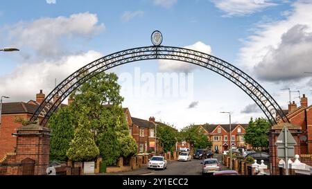 Belfast, Nordirland - 17. Juli 2024: Tor am Eingang zum Carrick Hill im unteren Norden von Belfast. Stockfoto