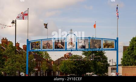 Belfast, Nordirland - 17. Juli 2024: Der Clifton Street Orange Arch in der Nähe der Belfast Orange Hall ist im Juli vom Carlisle Circus aus zu sehen Stockfoto