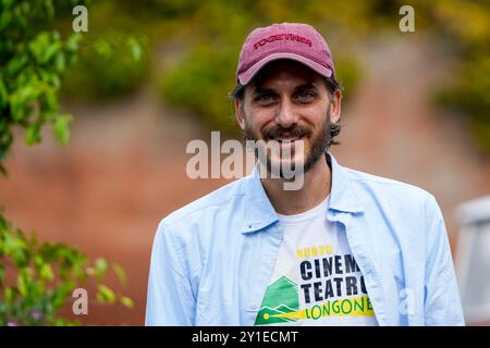 Venedig, Italien. September 2024. Luca Marinelli wurde während des 81. Internationalen Filmfestivals von Venedig in Darsena Excelsior in Venedig gesehen. (Foto: Stefano Costantino/SOPA Images/SIPA USA) Credit: SIPA USA/Alamy Live News Stockfoto