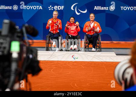 Paris, 6. September 2024, Paralympics Rollstuhl-Tennis-Veranstaltung. Yui Kamiji (JPN), Diede de Groot (NED) und Aniek van Koot (NED) sind in Aktion. (Foto: Frank Molter) Credit: Frank Molter/Alamy Live News Stockfoto