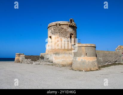 Provinz Almería, Andalusien, Spanien, Europa. Naturpark Cabo de Gata-Níjar. Turm San Miguel (Torreón de San Miguel de Cabo de Gata) Stockfoto