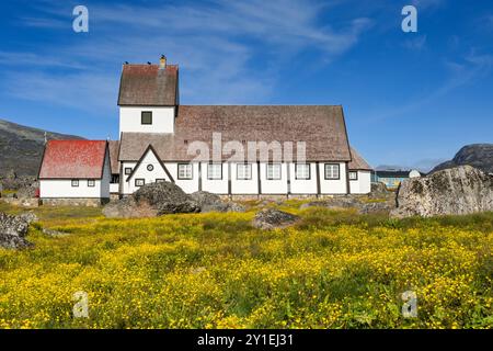 Nanortalik, Grönland - 27. August 2024: Außenansicht der Dänischen Lutherischen Kirche in der kleinen Stadt Nanortalik in Südgrönland. Stockfoto