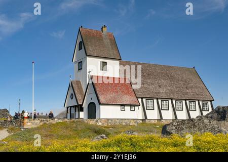 Nanortalik, Grönland - 27. August 2024: Außenansicht der Dänischen Lutherischen Kirche in der kleinen Stadt Nanortalik in Südgrönland. Stockfoto