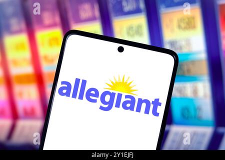 Paraguay. September 2024. In dieser Abbildung wird das Allegiant Air-Logo auf einem Smartphone-Bildschirm angezeigt. (Foto von Jaque Silva/SOPA Images/SIPA USA) *** ausschließlich für redaktionelle Nachrichten *** Credit: SIPA USA/Alamy Live News Stockfoto