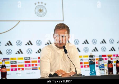 06.09.2024, Fußball: Deutsche Nationalmannschaft, DFB-Pressekonferenz, in der Merkur Spiel Arena vor dem Spiel gegen Ungarn in Düsseldorf. Julian Nagelsmann (Nationalmannschaft Deutschland) auf der Pressekonferenz. Wichtiger Hinweis: Gemaess den Vorgaben der DFL Deutsche Fussball Liga bzw. Des DFB Deutscher Fussball-Bund ist es untersagt, in dem Stadion und/oder vom Spiel angefertigte Fotoaufnahmen in Form von Sequenzbildern und/oder videoaehnlichen Fotostrecken zu verwerten bzw. Verwerten zu lassen. Foto: Kirchner-Media/TH Stockfoto