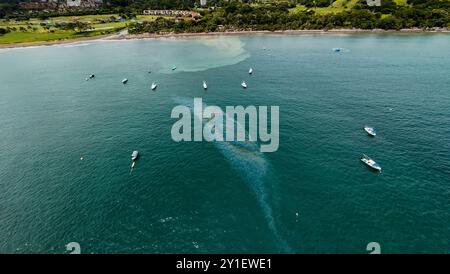 Wunderschöner Blick auf die Mariana in Herradura Beach 'Mariana Los Sueños' in Costa Rica, mit Luxusbooten und Yachten Stockfoto