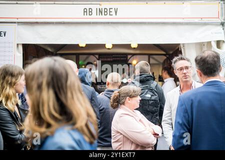 Brüssel, Belgien September 2024. FOCUS-BERICHTERSTATTUNG FORDERTE BELGA Ein Foto AN, das während der Eröffnung des Bierfestivals „Belgisches Bierwochenende 2024“ am Freitag, den 6. September 2024, am Grote Markt – Grand-Place im Stadtzentrum von Brüssel aufgenommen wurde. BELGA FOTO JASPER JACOBS Credit: Belga News Agency/Alamy Live News Stockfoto