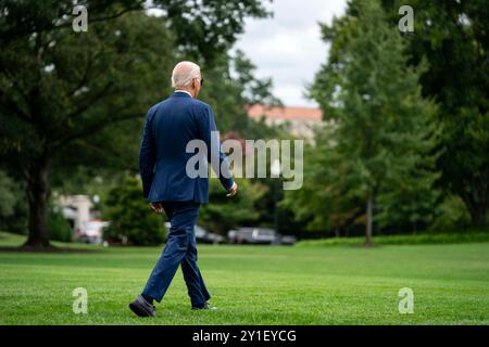 Washington, Usa. September 2024. Präsident Joe Biden verlässt das Weiße Haus in Washington, DC am Freitag, den 6. September 2024. Der Präsident reist nach Ann Arbor, Michigan, um sich über die Agenda seiner Regierung für Investitionen in Amerika zu äußern. Foto: Bonnie Cash/UPI. Quelle: UPI/Alamy Live News Stockfoto