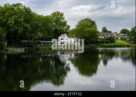 Aachen, 26. Juli 2024 - natürliche Reflexionen des Diepenbenden Wasserteichs Stockfoto