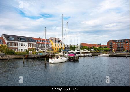 Fredericia, Jütland, Dänemark, 25. Juli 2024 - Landschaft über dem alten Hafen Stockfoto