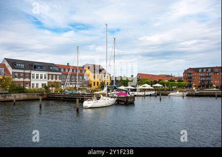 Fredericia, Jütland, Dänemark, 25. Juli 2024 - Landschaft über dem alten Hafen Stockfoto