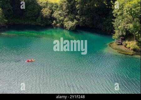 Der See „Lac de Castet“, der von den Give d'Ossau in Castet, Béarn, Frankreich gebildet wurde Stockfoto