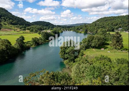 Der See „Lac de Castet“, der von den Give d'Ossau in Castet, Béarn, Frankreich gebildet wurde Stockfoto