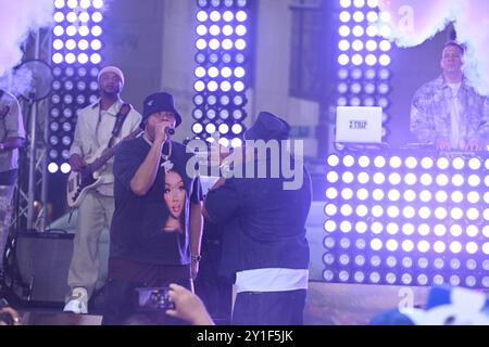 6. September 2024, %G: (NEU) LLCoolJ, whoÃ¢â‚¬â„¢Name ist James Todd Smith, ein bekannter US-amerikanischer Rapper, Schauspieler und Unternehmer, der in der TODAY-SHOW von NBCÃ¢â‚¬â„¢spielt. 6. September 2024, New York City, New York, USA, A.
laut Wikipedia, LLCoolJ ist die Kurzform für Damen, die den coolen James lieben. LL Cool J trat in zahlreichen Filmen auf, darunter Halloween H20, in Too Deep, Any Giving Sunday, Deep Blue Sea, S.W.A.T., Mindhunters, Last Holiday und Edison. Er spielte NCIS Special Agent Sam Hanna in der CBS Krimi-Fernsehserie NCIS: Los Angeles. LL Cool J war auch der Gastgeber von Lip Sy Stockfoto