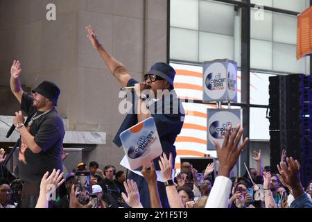 6. September 2024, %G: (NEU) LLCoolJ, whoÃ¢â‚¬â„¢Name ist James Todd Smith, ein bekannter US-amerikanischer Rapper, Schauspieler und Unternehmer, der in der TODAY-SHOW von NBCÃ¢â‚¬â„¢spielt. 6. September 2024, New York City, New York, USA, A.
laut Wikipedia, LLCoolJ ist die Kurzform für Damen, die den coolen James lieben. LL Cool J trat in zahlreichen Filmen auf, darunter Halloween H20, in Too Deep, Any Giving Sunday, Deep Blue Sea, S.W.A.T., Mindhunters, Last Holiday und Edison. Er spielte NCIS Special Agent Sam Hanna in der CBS Krimi-Fernsehserie NCIS: Los Angeles. LL Cool J war auch der Gastgeber von Lip Sy Stockfoto