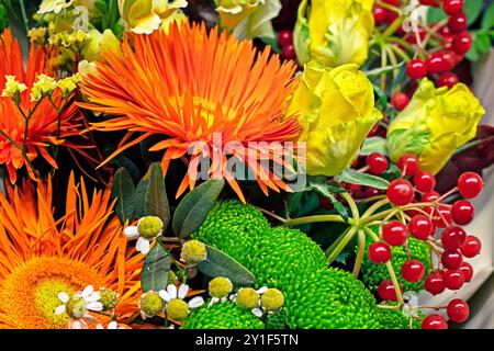 Festlicher wunderschöner Designer. Blumenstrauß mit verschiedenen frischen Blumen. Blumengeschäft und Urlaub. Frauentag Stockfoto