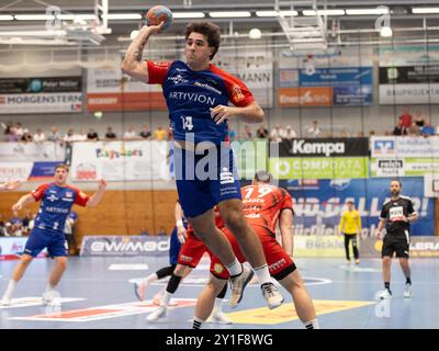 Max SANTOS (HBW Balingen-Weilstetten, #14) erzielt ein Tor, Aktion, Torwurf HBW Balingen-Weilstetten (HBW) vs. TuS N-Lübbecke (NLB), Handball, Maenner, Daikin 2. Handball-Bundesliga (2.HBL), 1. Spieltag, Spielzeit 2024/2025, 06.09.2024 Foto: Eibner-Pressefoto/Oliver Schmidt Stockfoto