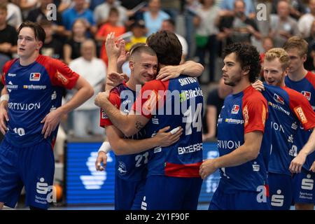 Jerome MUELLER (HBW Balingen-Weilstetten, #21), Max SANTOS (HBW Balingen-Weilstetten, #14) jubelt/freut sich, Emotion, Freude, Begeisterung HBW Balingen-Weilstetten (HBW) vs. TuS N-Lübbecke (NLB), Handball, Maenner, Daikin 2. Handball-Bundesliga (2.HBL), 1. Spieltag, Spielzeit 2024/2025, 06.09.2024 Foto: Eibner-Pressefoto/Oliver Schmidt Stockfoto