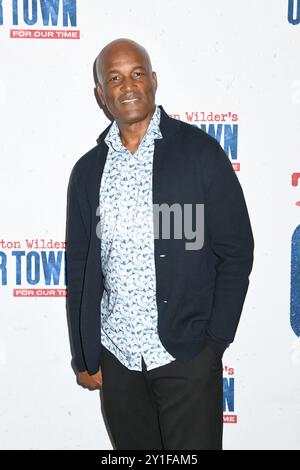 Kenny Leon Photo Call for THORNTON WILDER s OUR TOWN Photo OP, The Algonquin Hotel OAK Room, New York, NY, 06. September 2024. Foto: Quoin Pics/Everett Collection Stockfoto