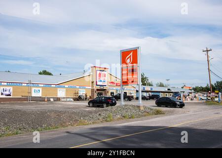 Nordatlantische Tankstelle und Cabot Tim-br Mart auf NL 230A in Milton, Neufundland & Labrador, Kanada Stockfoto