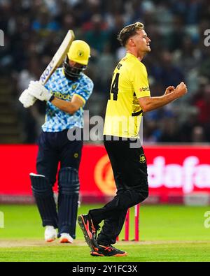 Birmingham, Großbritannien, 6. September 2024. David Payne aus Gloucestershire feiert die Übernahme des Wickets von Moeen Ali der Birmingham Bears während des T20 Vitality Blast-Spiels zwischen Birmingham Bears und Gloucestershire. Quelle: Robbie Stephenson/Gloucestershire Cricket/Alamy Live News Stockfoto