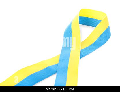 Farbband in den Farben der ukrainischen Nationalflagge isoliert auf weiß Stockfoto