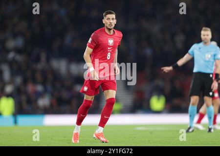 Jakub Moder aus Polen wurde während des Fußballspiels der UEFA Nations League 2024/2025 zwischen Schottland und Polen im Hampden Park gesehen. Endpunktzahl; Schottland 2:3 Polen. Stockfoto