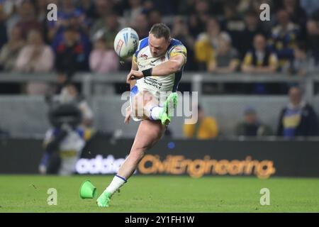 Leeds, Großbritannien. September 2024. James Donaldson von Leeds Rhinos konvertiert für ein Tor während des Spiels Leeds Rhinos gegen Hull FC im Headingley Stadium, Leeds, Großbritannien, 6. September 2024 (Foto: Alfie Cosgrove/News Images) in Leeds, Großbritannien am 6. September 2024. (Foto: Alfie Cosgrove/News Images/SIPA USA) Credit: SIPA USA/Alamy Live News Stockfoto
