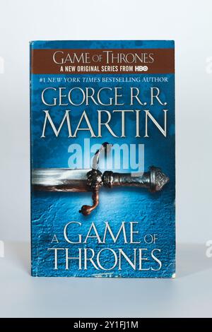 Houston, Texas, USA – 5. September 2024: Ein Taschenbuch von George R.R. Martin Stockfoto