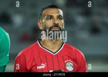 Kairo, Ägypten. September 2024. Ägypten. Kairo - 6. September 2024 - Mohamed Salah von Ägypten blickt auf Kopf und Schultern, während des Afrika-Cup-Qualifikationsspiels zwischen Ägypten und Kap Verde im Kairoer Stadion.06.09.2024. Foto Mohammad Bayoumy für Fußball Bilder. Quelle: Sebo47/Alamy Live News Stockfoto