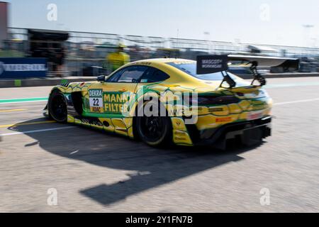 Lucas Auer (Oesterreich, Mercedes-AMG Team Mann Filter, Mercedes AMG GT3, #22) in der Boxengasse, GER, DTM Sachsenring, Runde 6, Freies Training, 06.09.2024 Foto: Eibner-Pressefoto/Michael Memmler Stockfoto