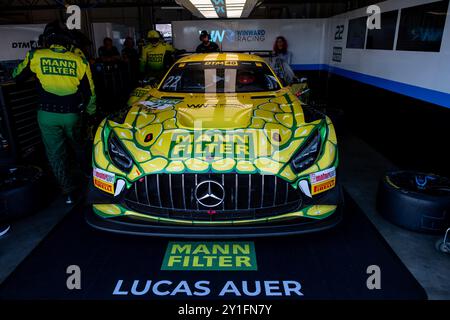 Lucas Auer (Oesterreich, Mercedes-AMG Team Winward Mann Filter, Mercedes AMG GT3, #22) in der Boxengasse, GER, DTM Sachsenring, Runde 6, Freies Training, 06.09.2024 Foto: Eibner-Pressefoto/Michael Memmler Stockfoto