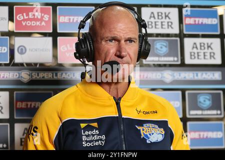 Leeds, Großbritannien. September 2024. AMT Headingley Rugby Stadium, Leeds, West Yorkshire, 6. September 2024. Betfred Super League Leeds Rhinos gegen Hull FC Brad Arthur (Head Coach) von Leeds Rhinos Credit: Touchlinepics/Alamy Live News Stockfoto