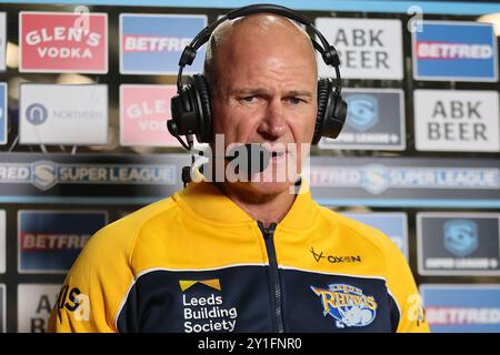 Leeds, Großbritannien. September 2024. AMT Headingley Rugby Stadium, Leeds, West Yorkshire, 6. September 2024. Betfred Super League Leeds Rhinos gegen Hull FC Brad Arthur (Head Coach) von Leeds Rhinos Credit: Touchlinepics/Alamy Live News Stockfoto