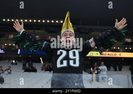 Sao Paulo, Brasilien. September 2024. SP - SAO PAULO - 09/06/2024 - NFL, PHILADELPHIA EAGLES VS GREEN BAY PACKERS - Philadelphia Eagles Fan vor dem Spiel gegen die Green Bay Packers im Arena Corinthians Stadion zur Eröffnung der NFL Meisterschaft. Foto: Ettore Chiereguini/AGIF Credit: AGIF/Alamy Live News Stockfoto